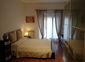 Habitación triple Confort | Tabla de planchar con plancha y wifi gratis 