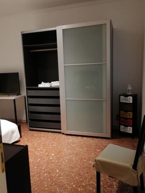 Comfort Triple Room - Sergio's House #CasaDeSergio (Rome)