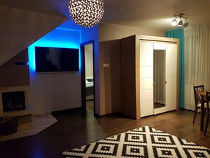 Superior Suite, Fireplace, Mountain View (5) | Living area | Flat-screen TV, fireplace - Apartamenty pod Łysicą (Górno)
