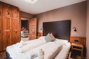 Classic-Apartment C, 3 bedrooms, balcony, with kitchen | 1 bedroom, in-room safe, individually decorated, individually furnished - Residence Montani (Laces)