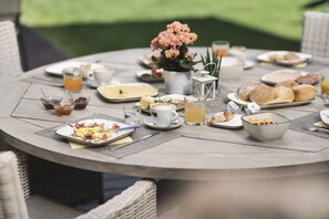 Daily buffet breakfast (EUR 21 per person)