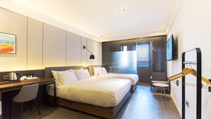 Tomannsrom – premium (with SPA) | Sengetøy av topp kvalitet, dundyner, memory foam-senger og skrivebord