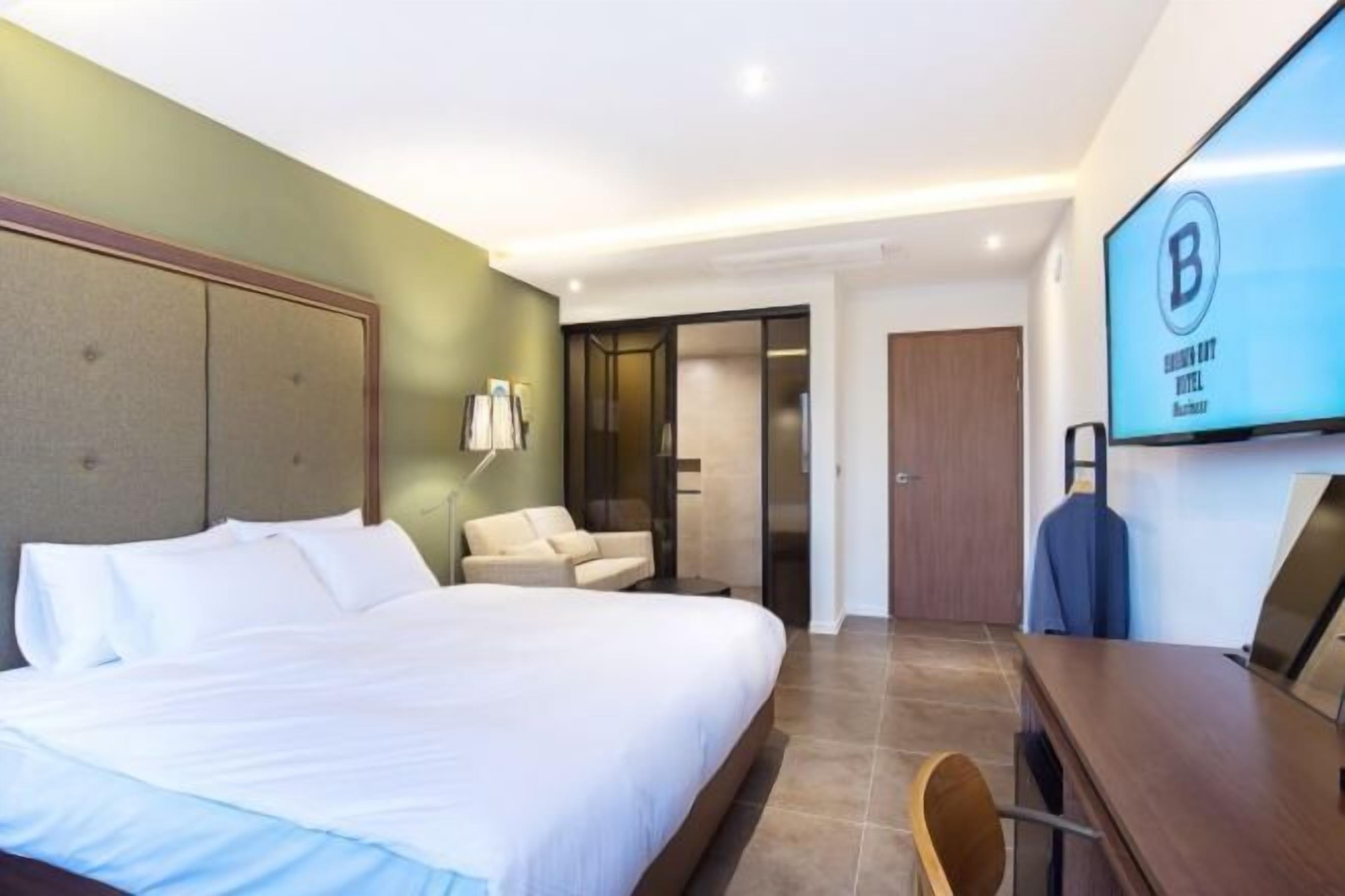 高档床上用品、羽绒被、记忆海绵床垫、特色装修