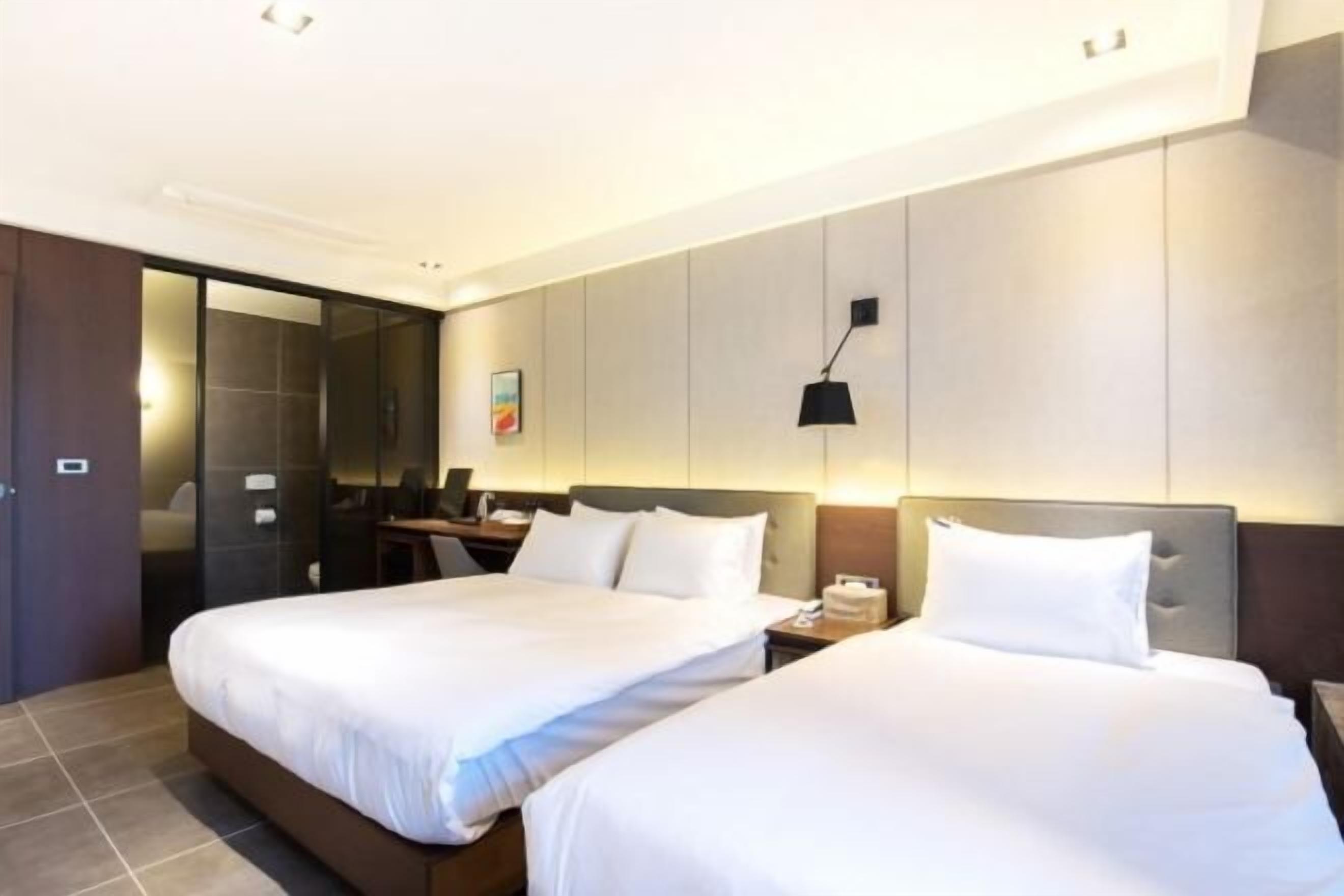 高档床上用品、羽绒被、记忆海绵床垫、特色装修