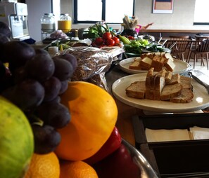 Tägliches kontinentales Frühstück gegen Gebühr