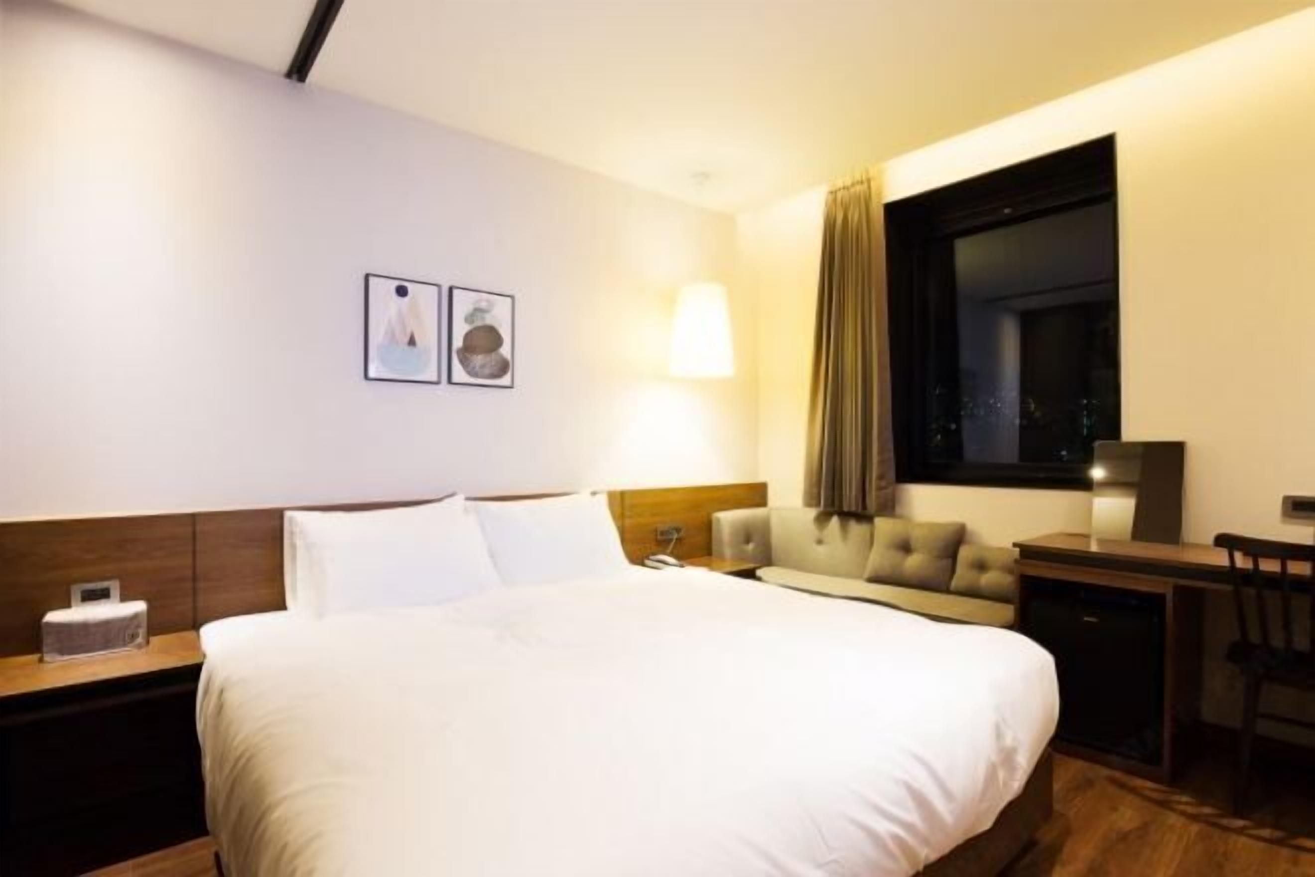 高档床上用品、羽绒被、记忆海绵床垫、特色装修