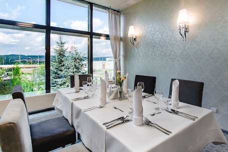 ์์นจ ์์ฌ, ์ ์ฌ ์์ฌ, ์ ๋
์์ฌ ์ ๊ณต, ํ์ง ์๋ฆฌ