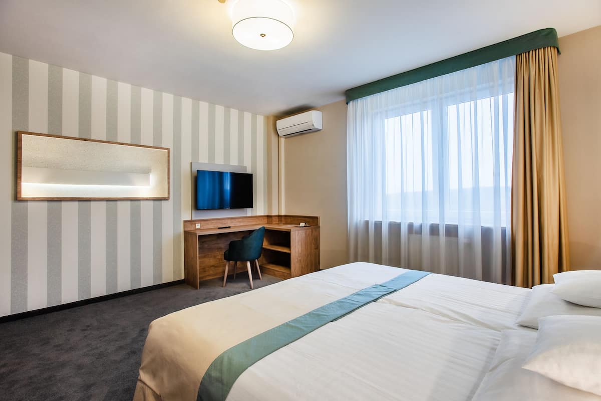 comfort apartment | 1 bedroom, desk, iron/ironing board, free wifi