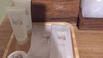 Shower, free toiletries, towels