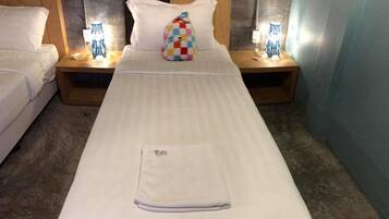 Twin Room | Desk, free WiFi