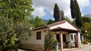 Unclassified image, 4 of 19, button - Casa Faggio (Itri)