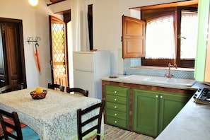 House, 2 Bedrooms, Terrace | Private kitchen - Casa Mandarino (Mascali)