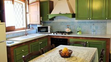 House, 2 Bedrooms, Terrace | Private kitchen