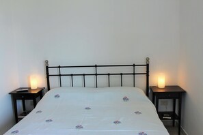 Apartment, 3 Bedrooms, Balcony | 3 bedrooms, free cots/infant beds, bed sheets