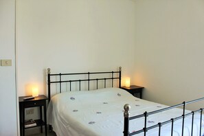 3 bedrooms, free cots/infant beds, bed sheets - Affitto Turistico FL (Formia)