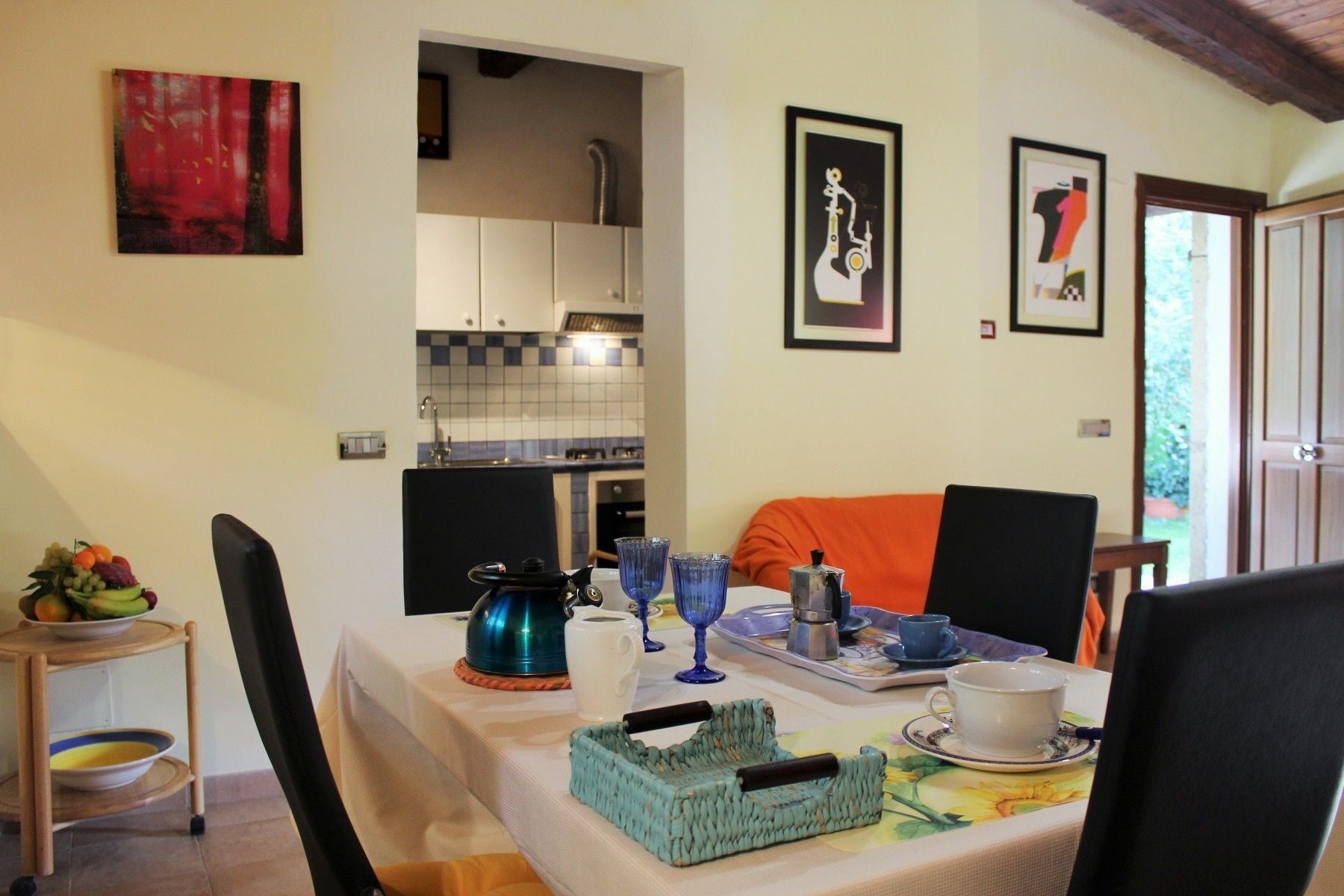 House, 1 Bedroom | Ruang tamu | TV 