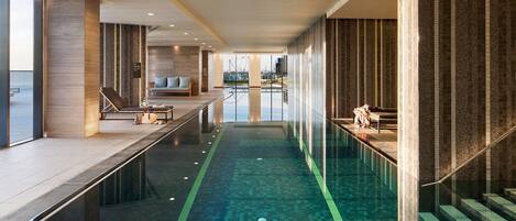 สระว่ายน้ำในร่ม