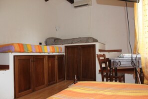 House, 3 Bedrooms, Terrace | 3 bedrooms, free cribs/infant beds, bed sheets