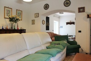 House, 3 Bedrooms, Terrace | Living room | TV - Casale Colle Caronte (Arce)