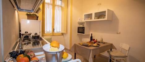 Oven, dishwasher, electric kettle, highchair