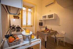 Horno, lavavajillas, tetera eléctrica y periquera 