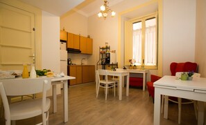 Desayuno continental gratuito y diario