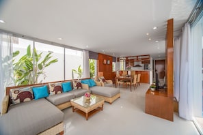 3 chambres, coffres-forts dans les chambres, décoration personnalisée