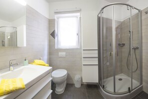 Apartment, 2 Schlafzimmer, Seeblick (Apt 24 x 3 Pax) | Badezimmer