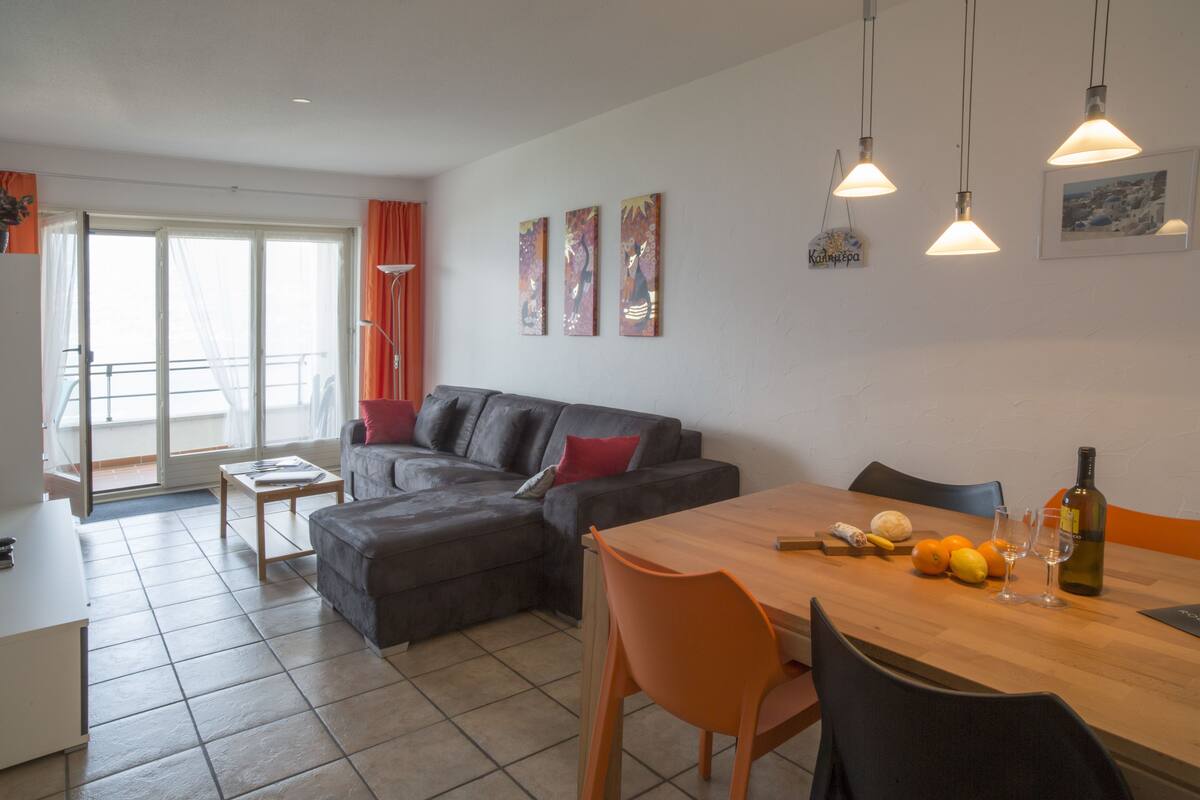 Appartement, 2 slaapkamers, uitzicht op meer (Apt 24 x 3 Pax) | Een bureau, babybedden, gratis wifi