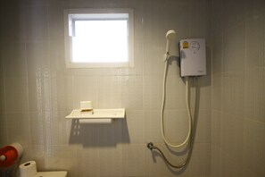 Bungalow with Garden View | Bathroom shower - Kohchang Fuengfah (Ko Chang)