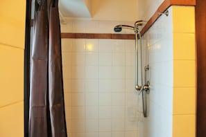 Ferienhaus, 1 Schlafzimmer, Terrasse | Dusche im Bad
