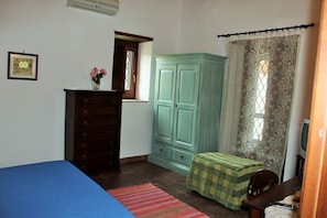 1 habitación, cunas gratuitas y ropa de cama 