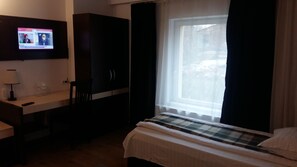 1 bedroom, desk, free WiFi