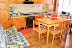 Apartment, 2 Bedrooms | Private kitchen - Il Vicolo Stretto (Minturno)