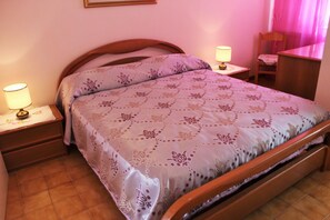 2 bedrooms, bed sheets