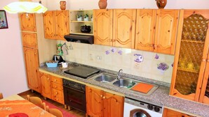 Apartment, 2 Bedrooms | Private kitchen - Il Vicolo Stretto (Minturno)