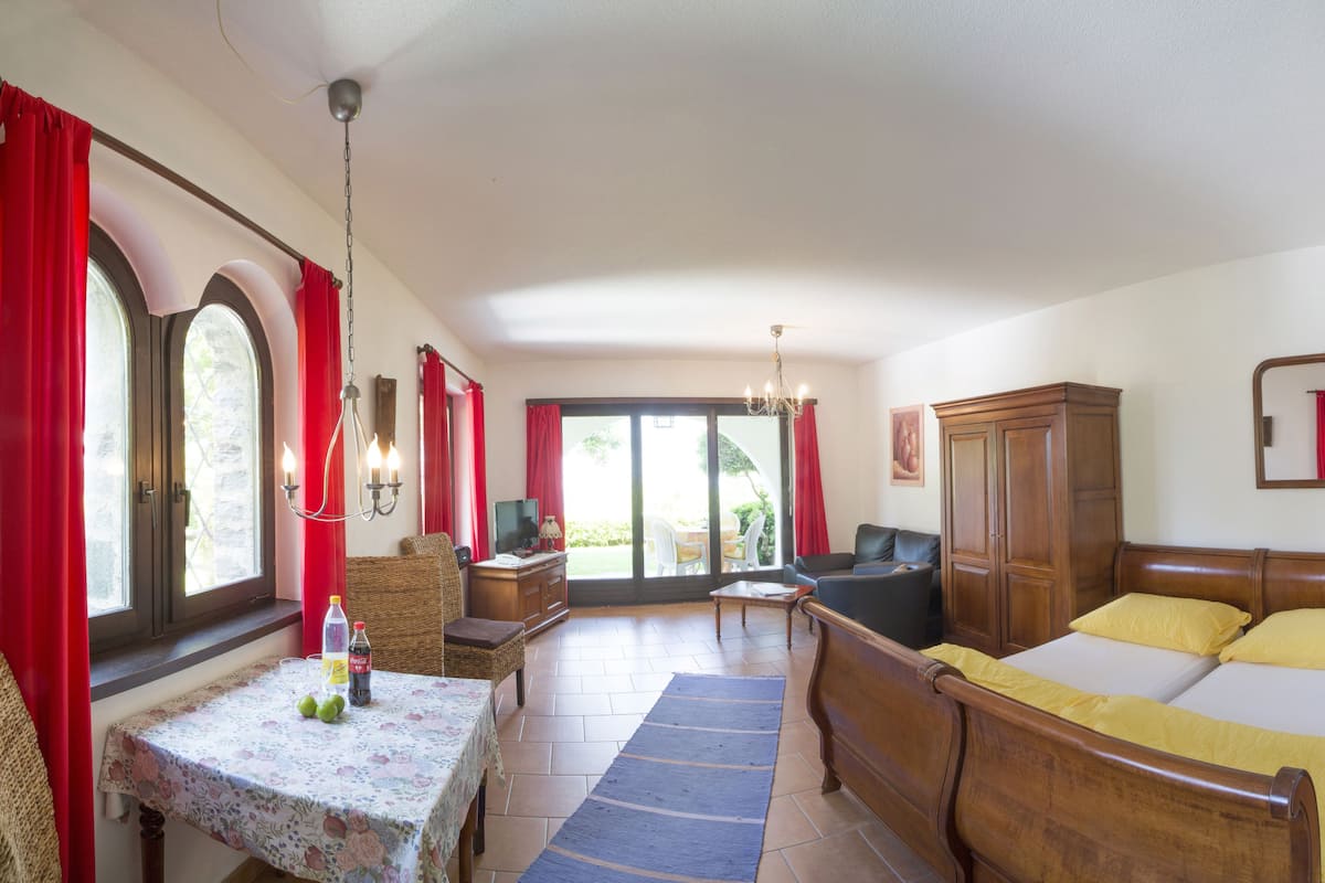 Studio, 1 Schlafzimmer, Seeblick (Apt 33) | Schreibtisch, kostenloses WLAN