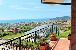 Apartment, 2 Bedrooms, Balcony | Balcony - Ischia con vista mare (Minturno)