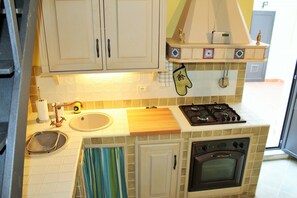 Apartment, 2 Bedrooms, Terrace | Private kitchen