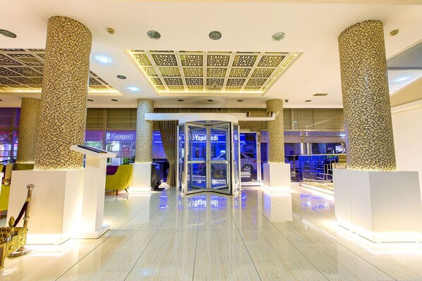 Interior entrance - Grand Saatcioglu Otel (Aksaray)
