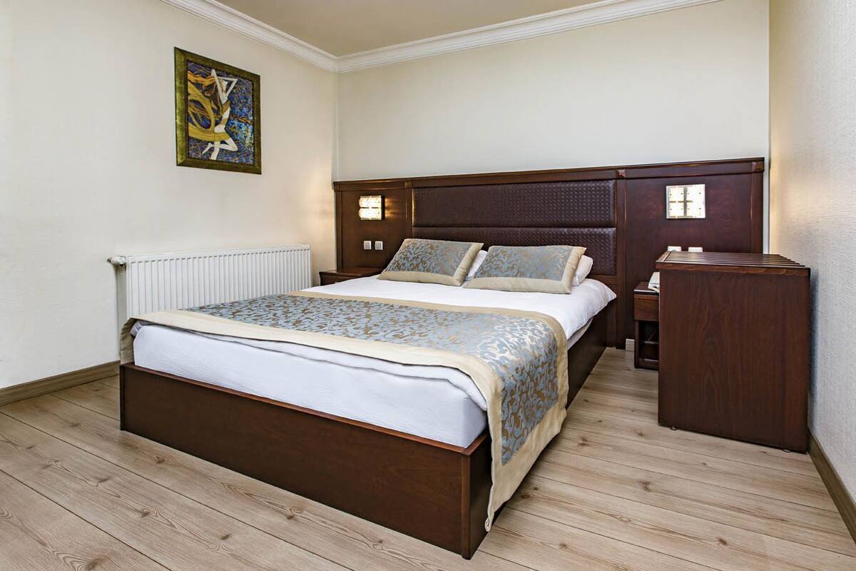 Double Room | Minibar, in-room safe, desk, WiFi (free)