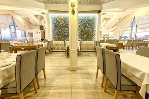 Breakfast, lunch, dinner served; international cuisine 