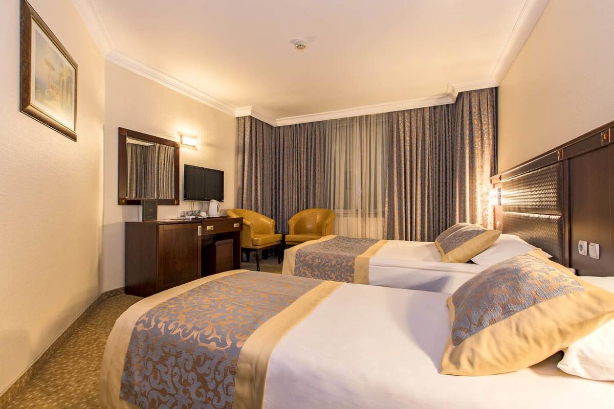 Junior Suite | Minibar, in-room safe, desk, WiFi (free)