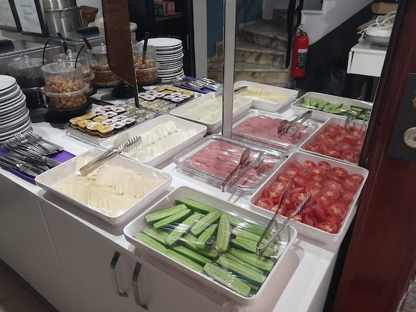 Daily buffet breakfast for a fee