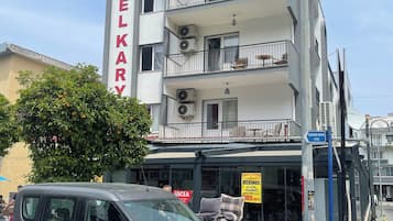 Esterni