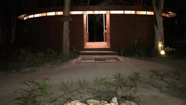 A small, single-story building with a curved roof and a central doorway. - Koh Rong Love Resort - Hostel (Koh Rong)