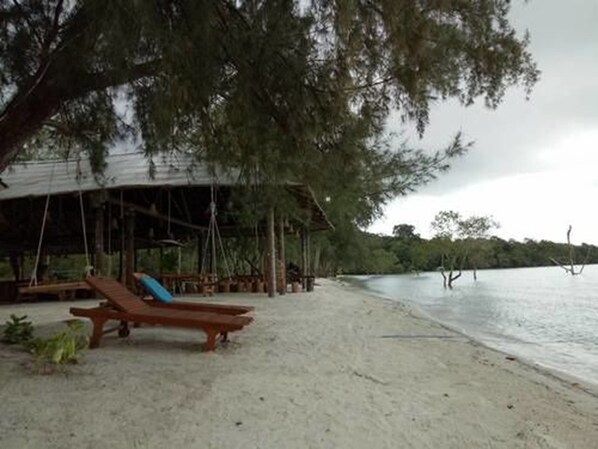 Private beach, white sand, snorkelling, beach yoga