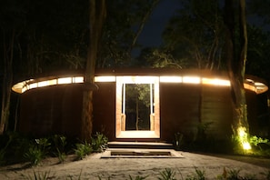 Pintu masuk properti
