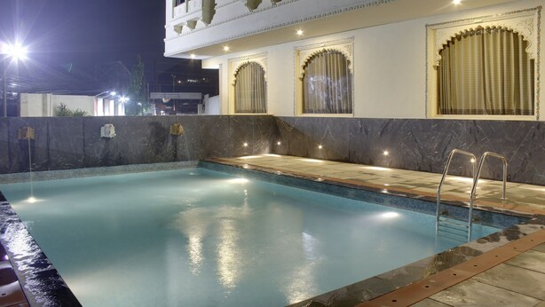 حمّام سباحة خارجي