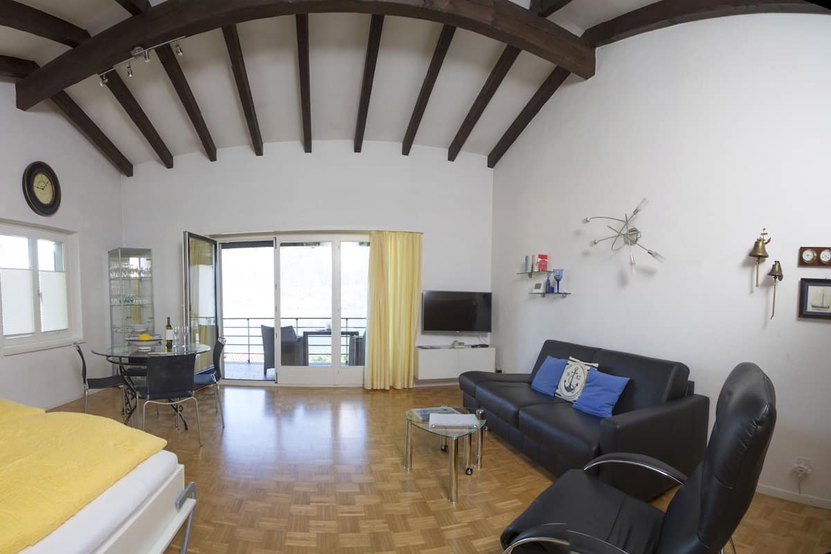 Estúdio, 1 quarto, vista para o lago (Apt 46) | 1 quarto, escrivaninha, Wi-Fi de cortesia